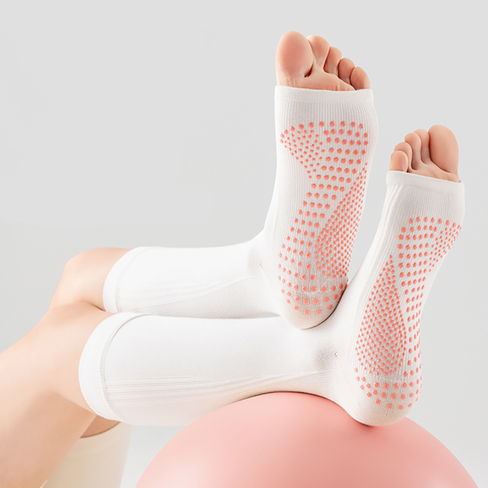 Medias Para Pilates Y Yoga - プロ仕様のオープントゥヨガソックス。滑り止め加工を施した、女性用、ふくらはぎ丈のピラティスやフィットネス、ダンス、スポーツ用ソックス。コンプレッションストッキングとしても使用可能。